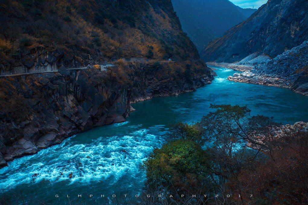 了解android在底部有导航栏的情况下怎么随时监听键盘的弹出和消失的绝佳平台!